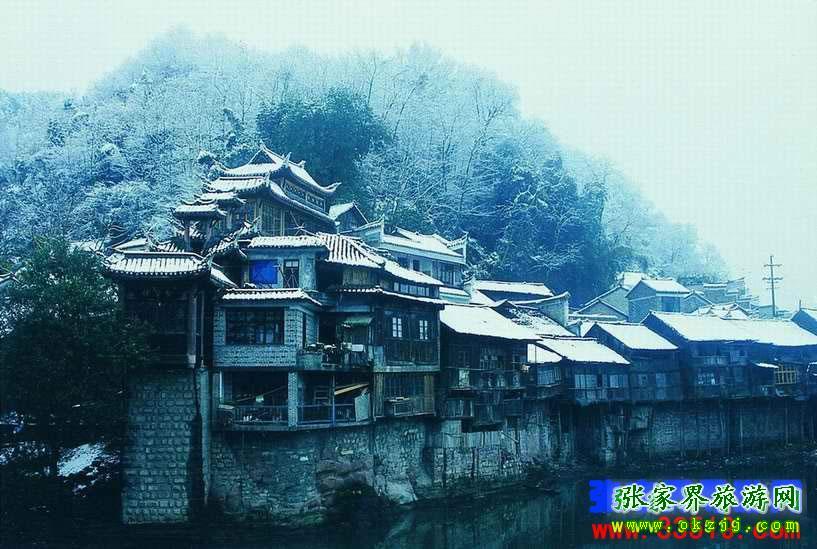 長(zhǎng)沙往返A(chǔ)8線：鳳凰古城、梵凈山、德夯苗寨汽車三日游