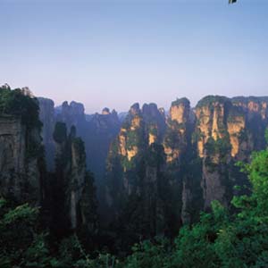 單獨成團N線：張家界、天子山、寶峰湖、猛洞河漂流、鳳凰古城四晚五日湘西全景游