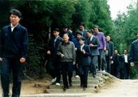 �f����E��